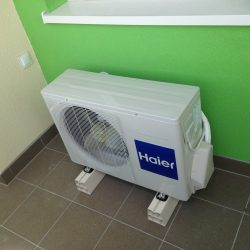montaż klimatyzatora haier na balkonie