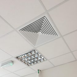wentylacja kasetonowa w lokalu usługowym