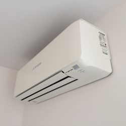 klimatyzator mitsubishi w mieszkaniu model z wifi